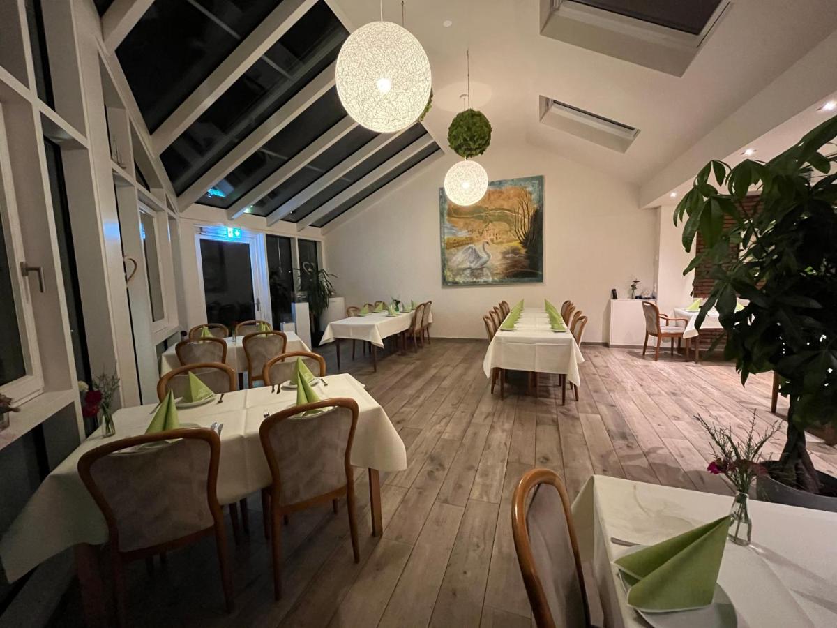Hotel Restaurant Zum Schwan - Housity