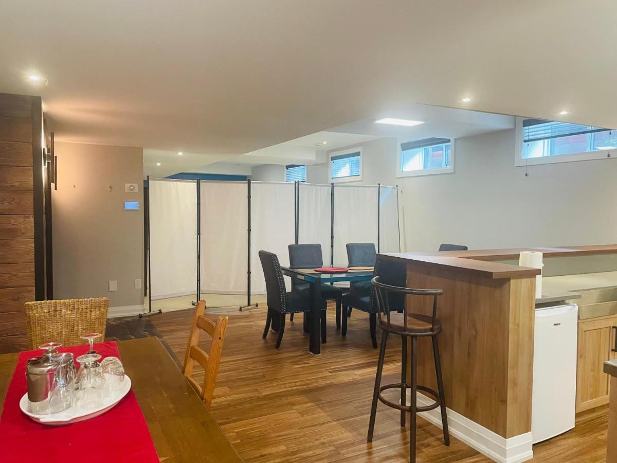 Superior Family Room - Housity