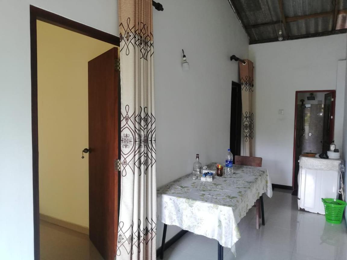 Galle Side HomeStay - Housity