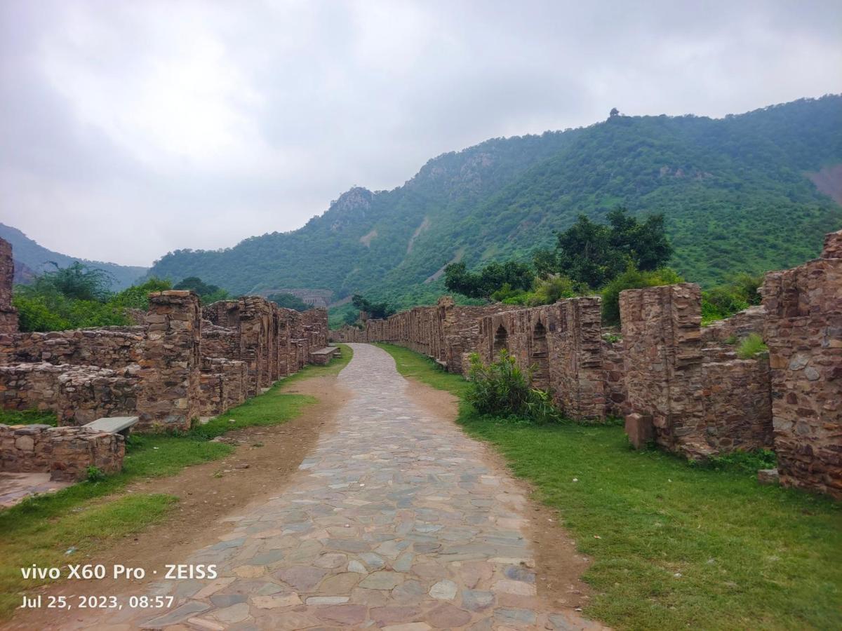 Hotel Vashu - Bhangarh View - Hizvo