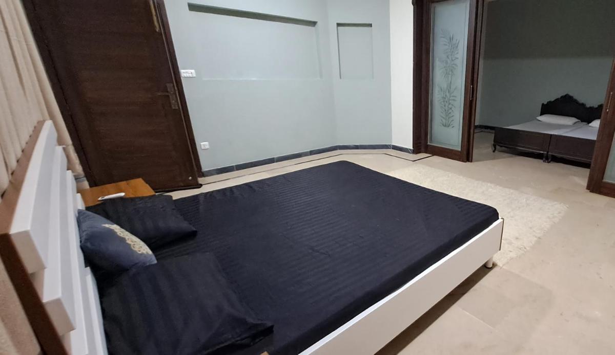 Motorway B&B - Housity