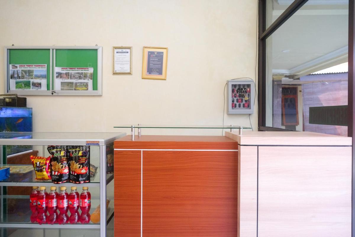 RedDoorz near Candi Sukuh Karanganyar - Housity