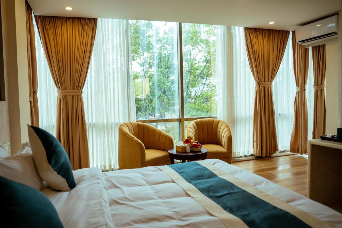 Hotel Black Diamond - Inside Airport - Housity