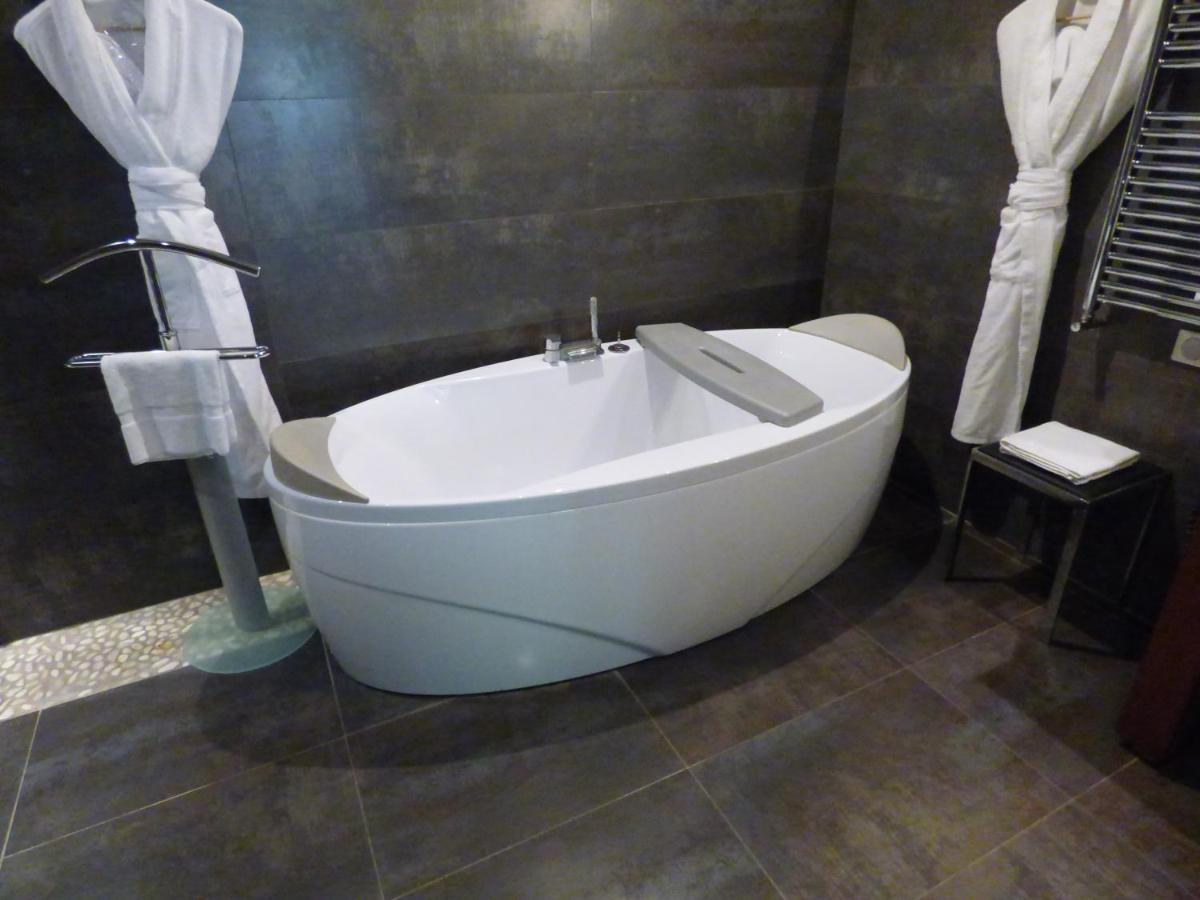 Salle de bains dans l'établissement Chateau De Fere