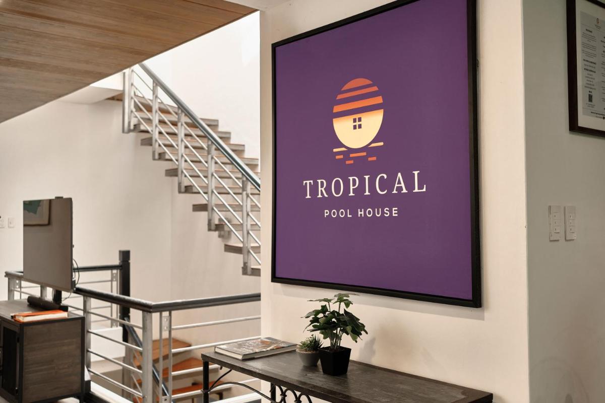 Tropical Poolhouse QC - Housity