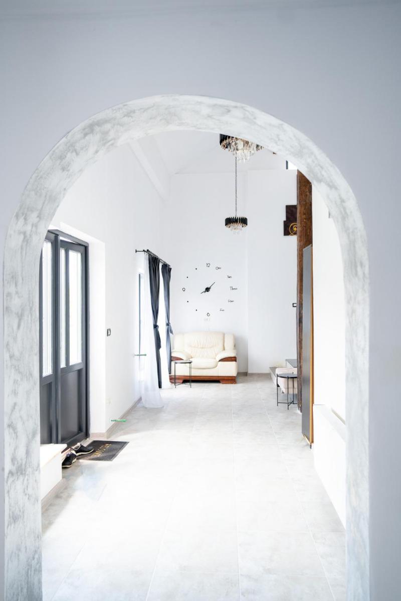 Casuta din drumul muntelui - Housity