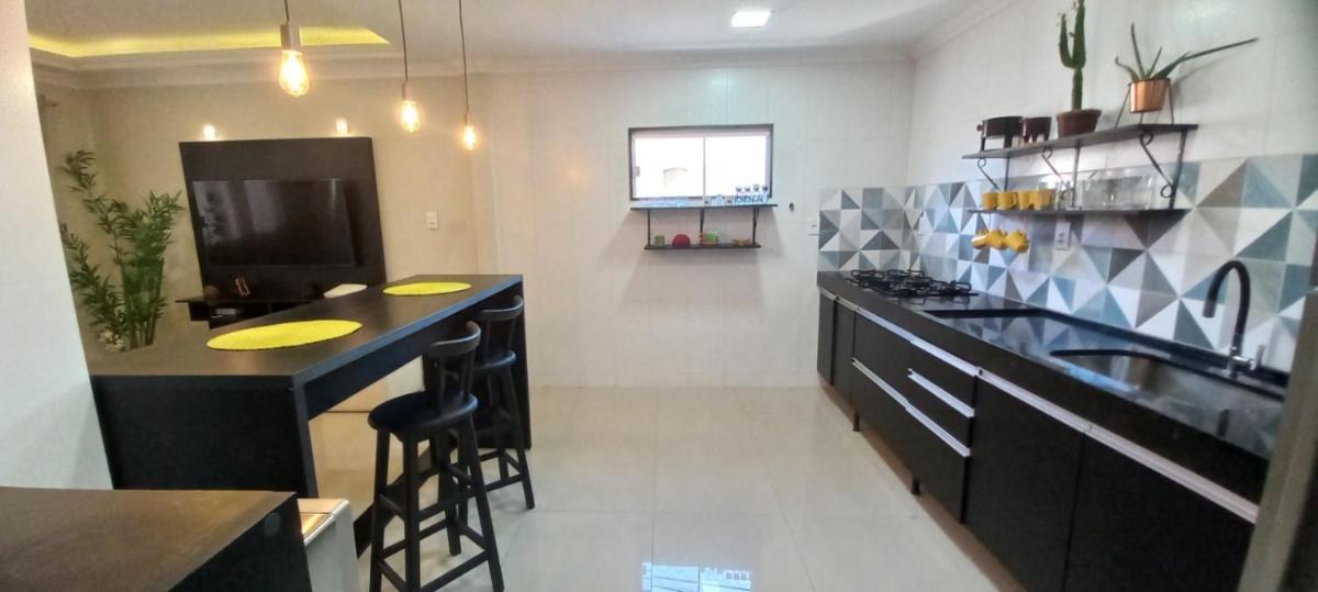 Casa INTEIRA-WIFI-AR split-Espaço PET e Gourmet-TV Ilimitada-03 carros-Até10 pessoas - Housity