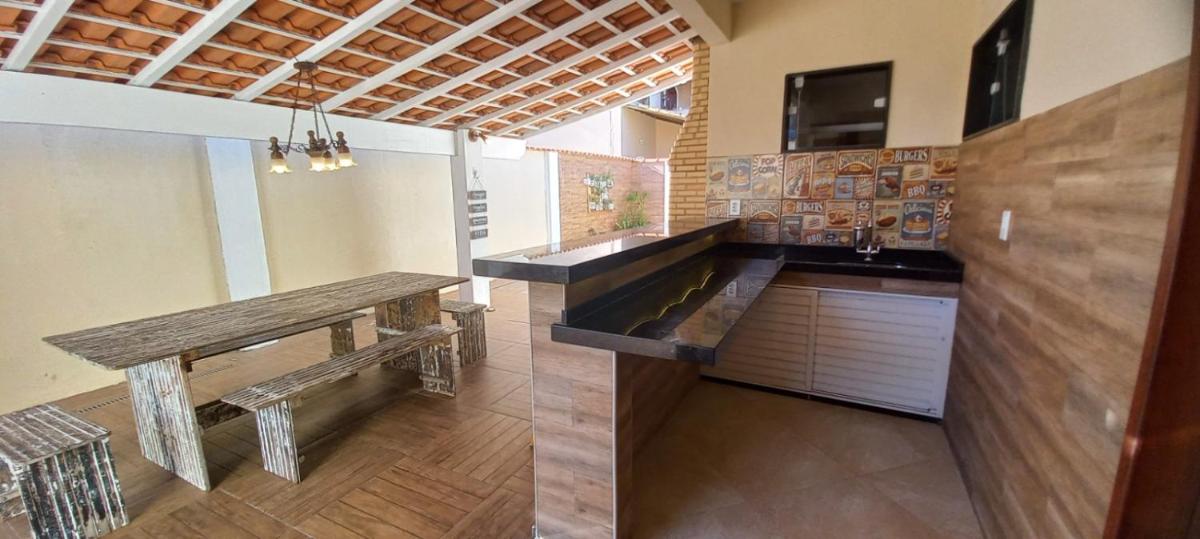 Casa INTEIRA-WIFI-AR split-Espaço PET e Gourmet-TV Ilimitada-03 carros-Até10 pessoas - Housity