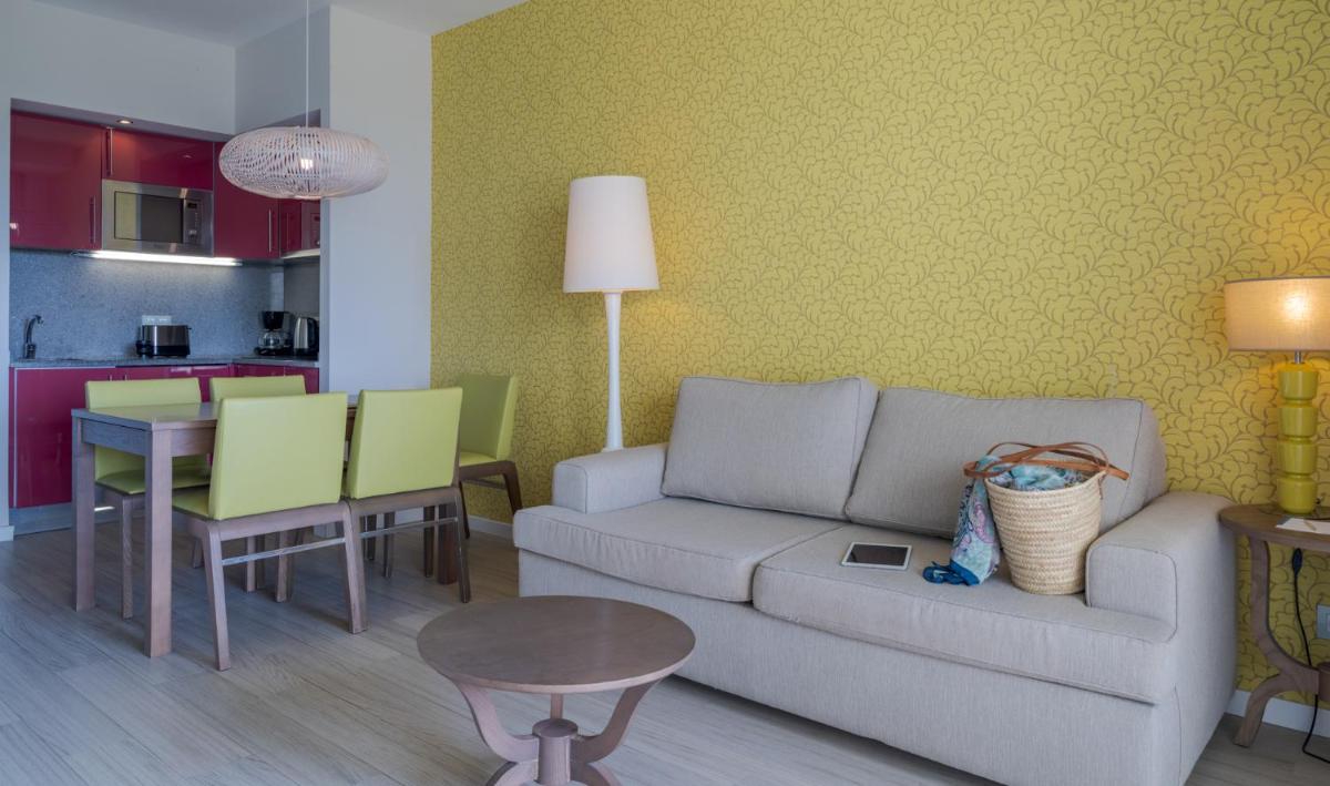 Uma área de estar em Pestana Alvor Praia Premium Beach & Golf Resort