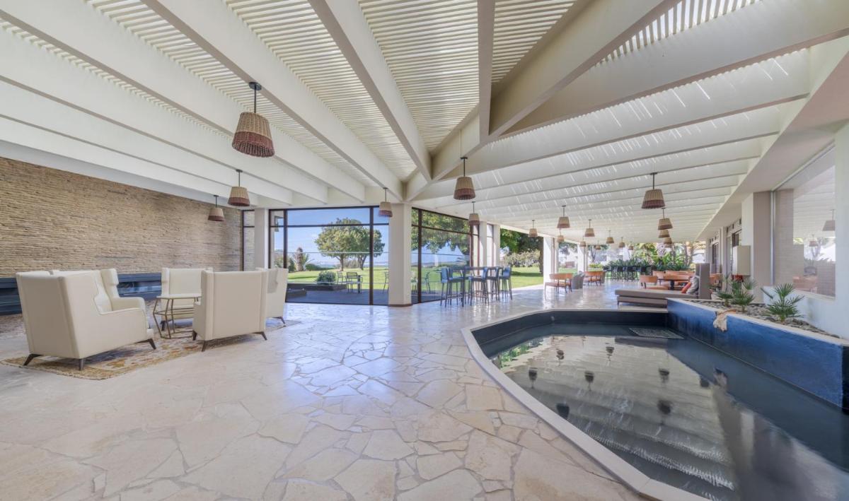 A piscina em ou perto de Pestana Alvor Praia Premium Beach & Golf Resort