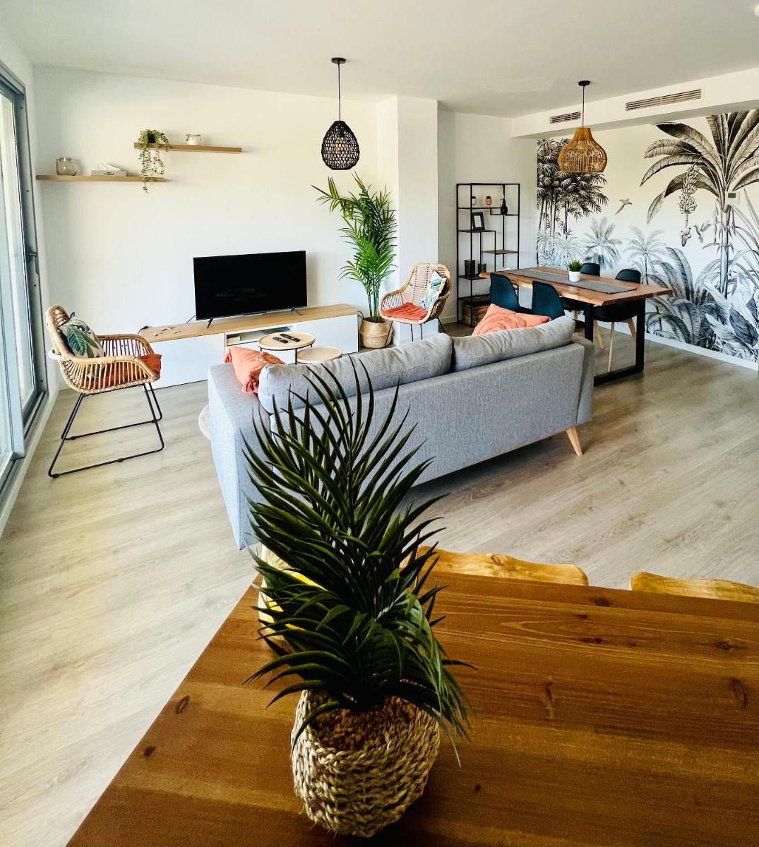 Serenity Views appartement lumineux avec terrasse, nature et piscine - Housity
