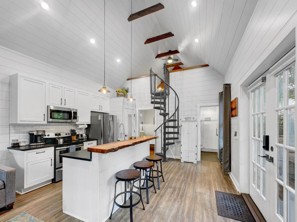 Cozy Island Cottage - Housity