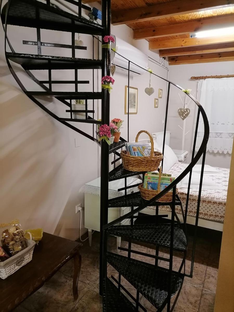 Studio P & P Polylimnio Waterfalls - Housity