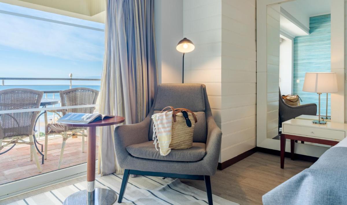 Uma área de estar em Pestana Alvor Praia Premium Beach & Golf Resort