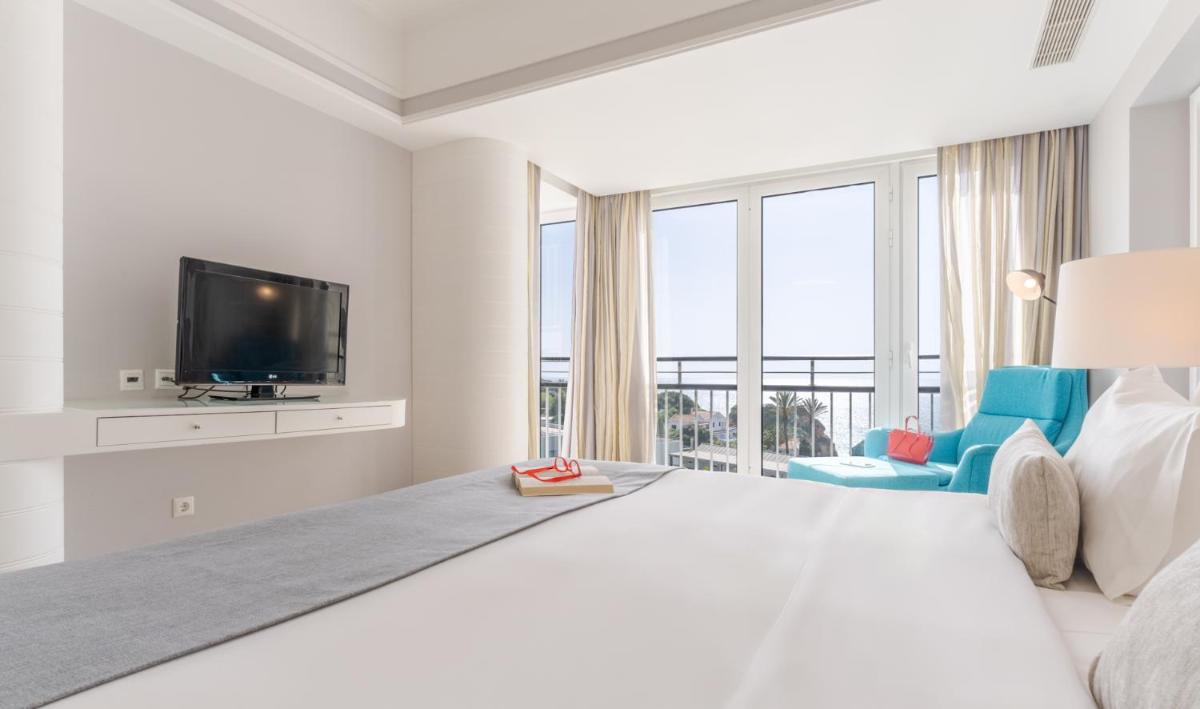 Uma televisão e/ou sistema de entretenimento em Pestana Alvor Praia Premium Beach & Golf Resort