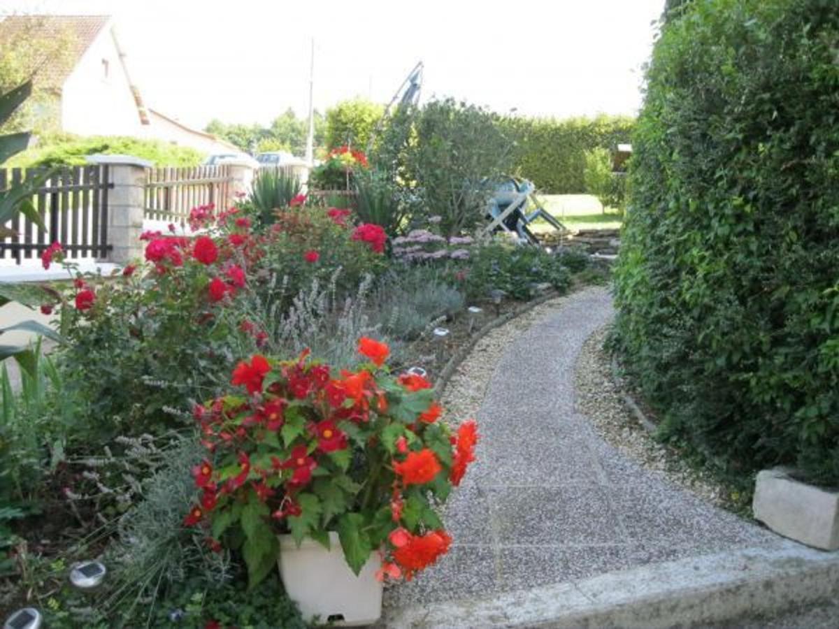 Charmant Chalet avec Cheminée et Balcon à Cousances-les-Forges - FR-1-585-123 - Housity