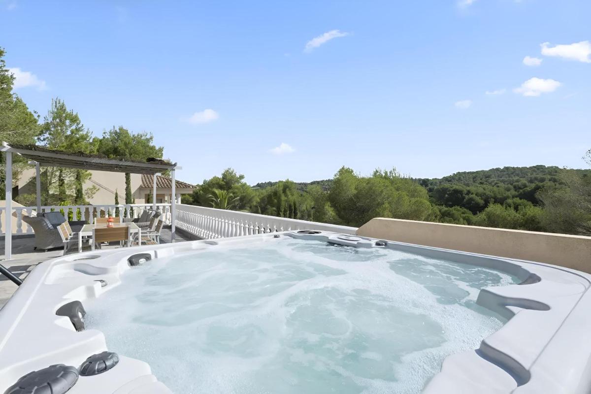 Villa KIP, private pool & jacuzzi surrounded by nature - Housity