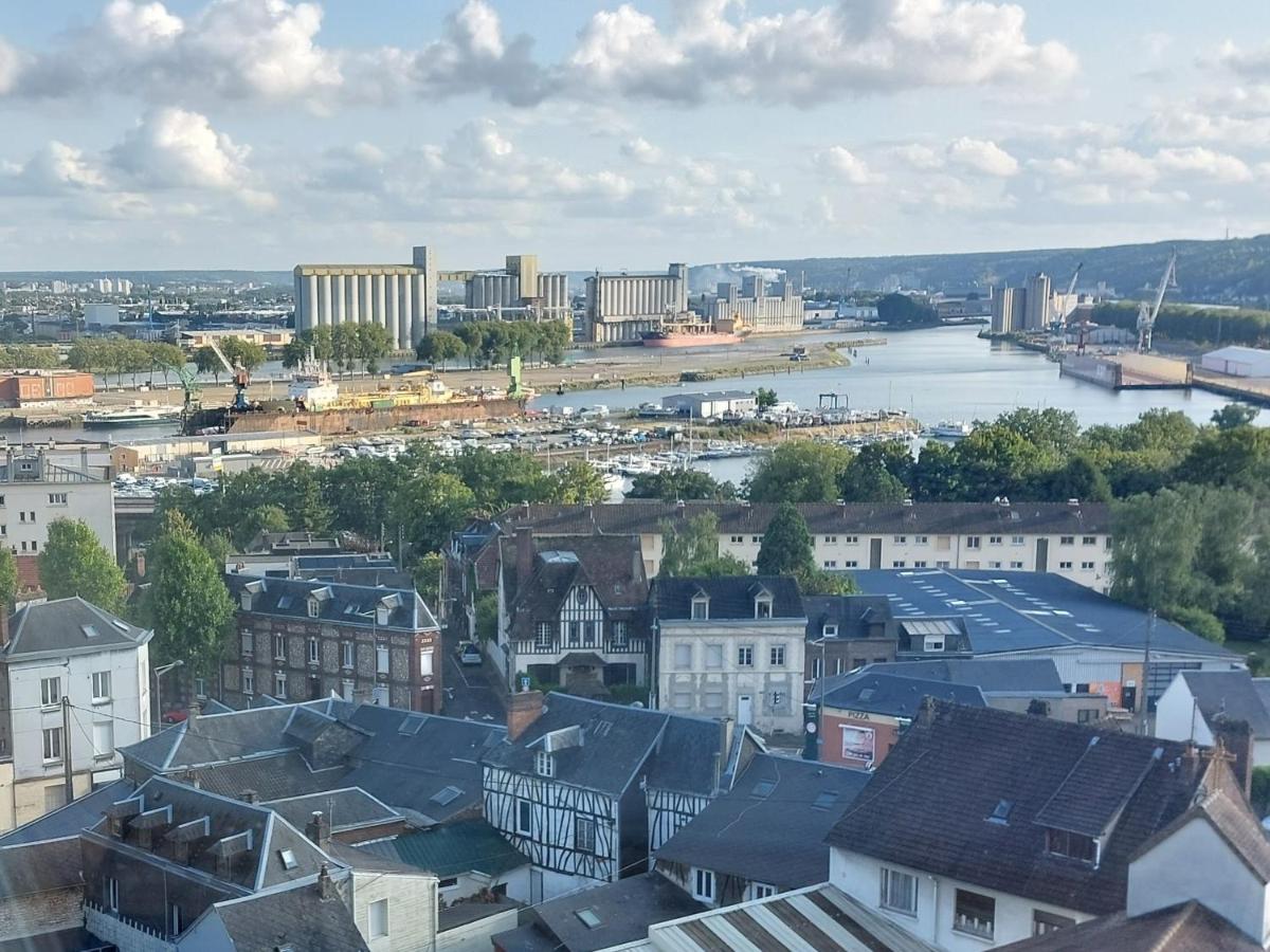 Rouen : Vue panoramique sur la seine avec parking - Housity