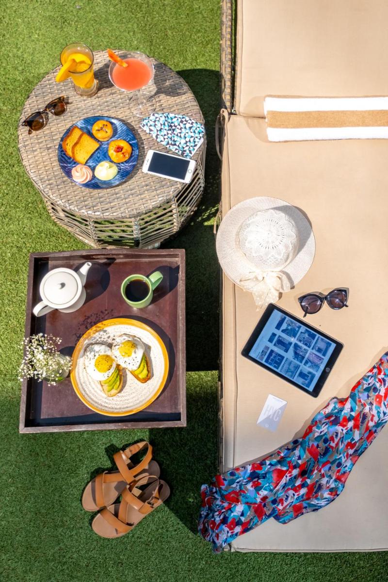 a table with a plate of food and a suitcase at Hyatt Centric Candolim Goa in Calangute a table with a plate of food and a suitcase at Hyatt Centric Candolim Goa in Calangute