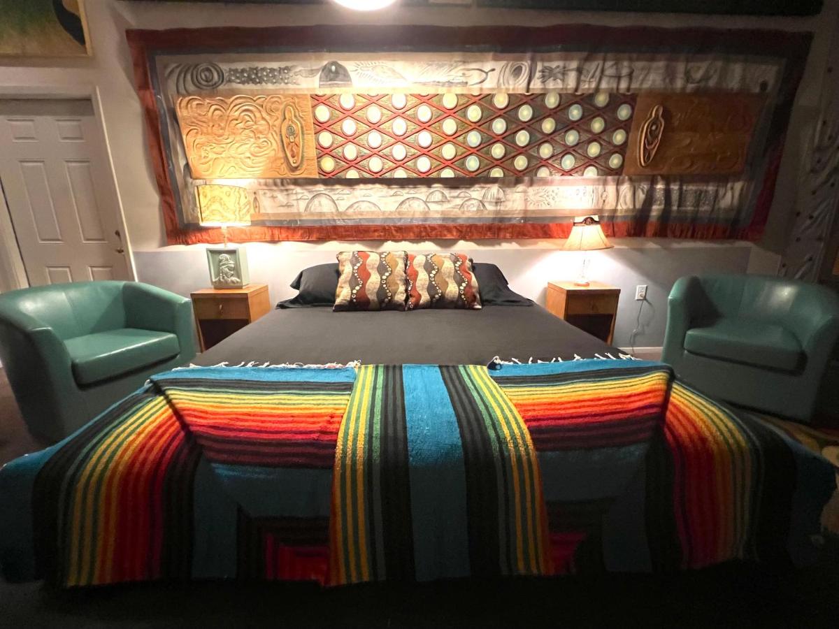 SPACE CASTLE: a 1950s Gas Station transformed into an Art Themed Wonderland - Housity