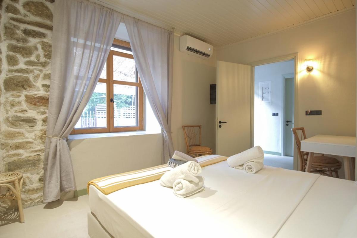 Rodanthi's guest rooms - Housity