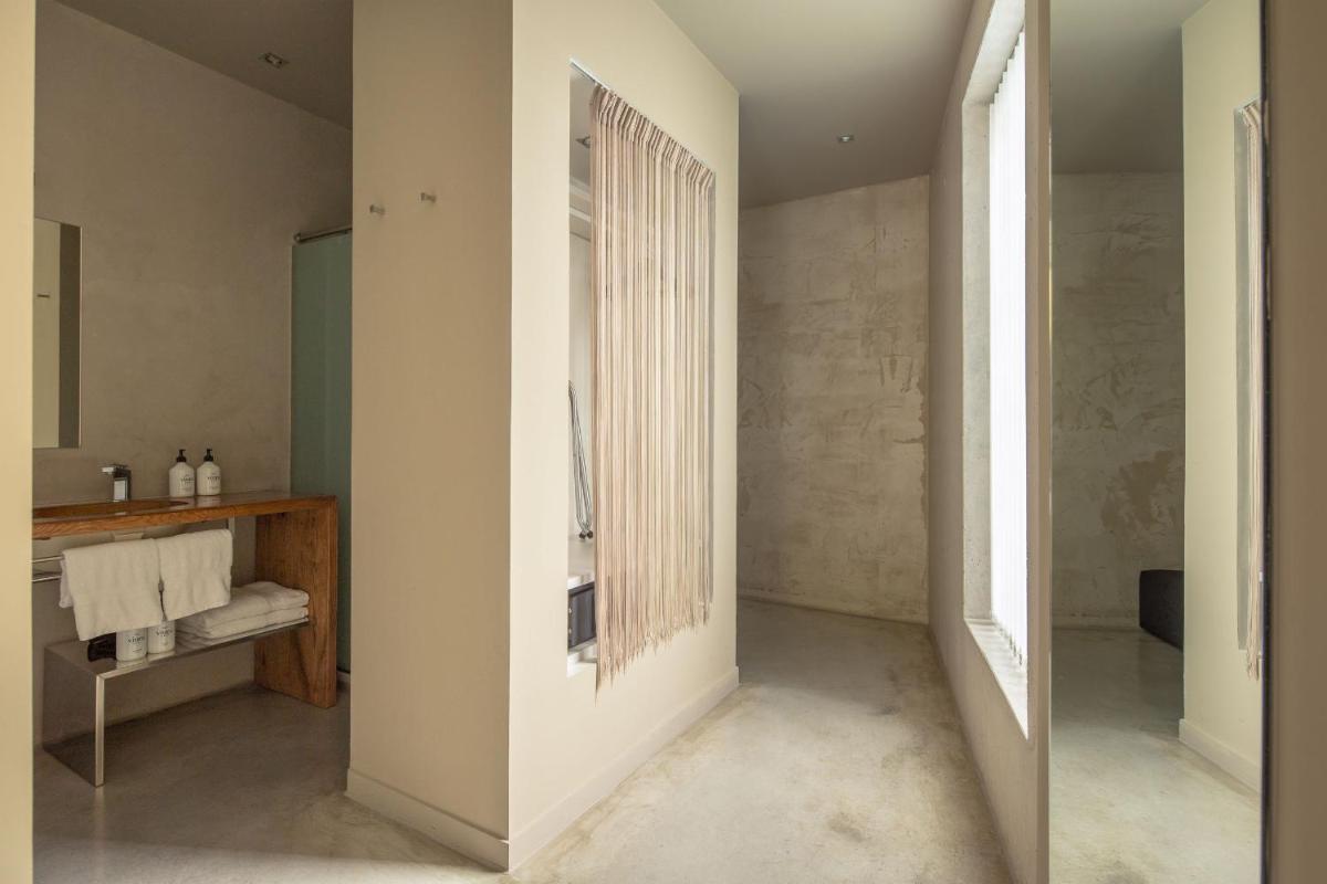 Un baño de Hotel Viura
