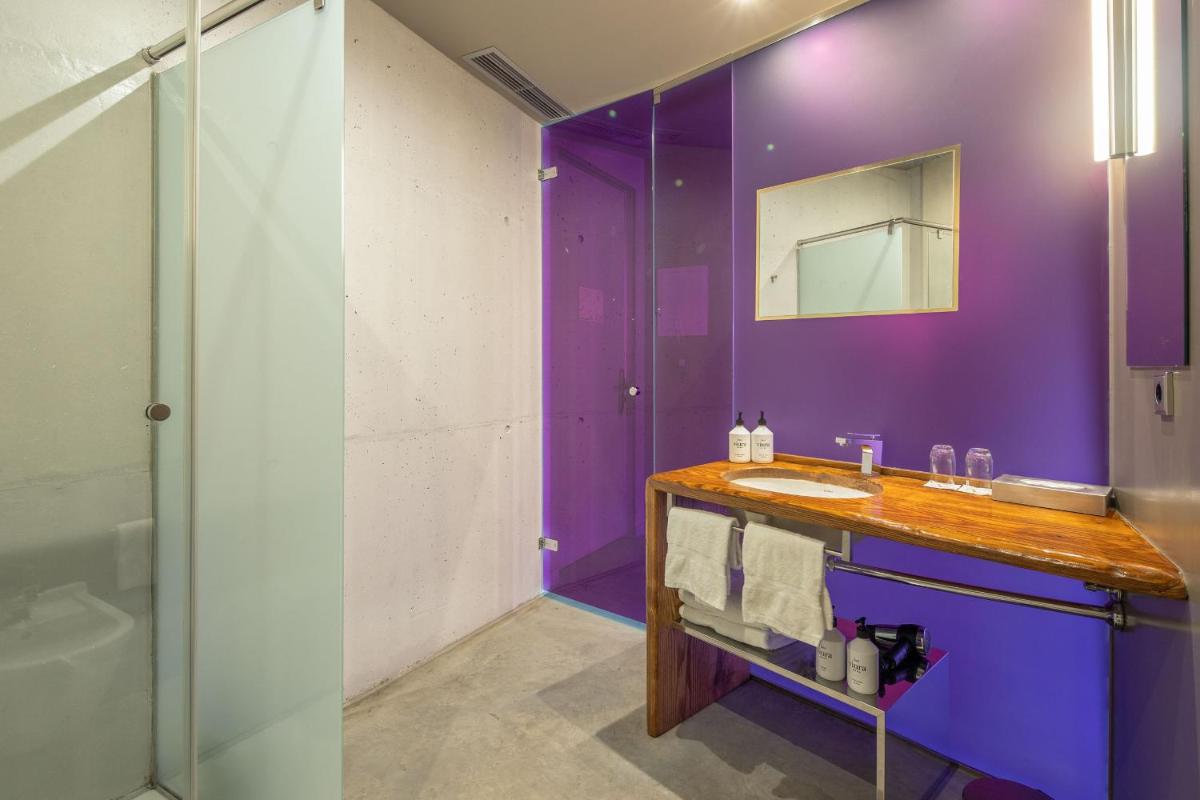 Un baño de Hotel Viura