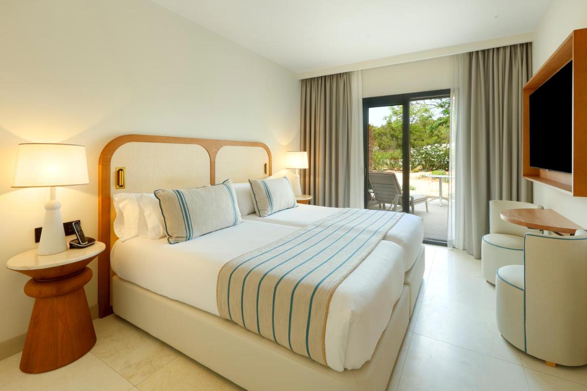 Cama o camas de una habitación en TRS Ibiza Hotel - Adults Only