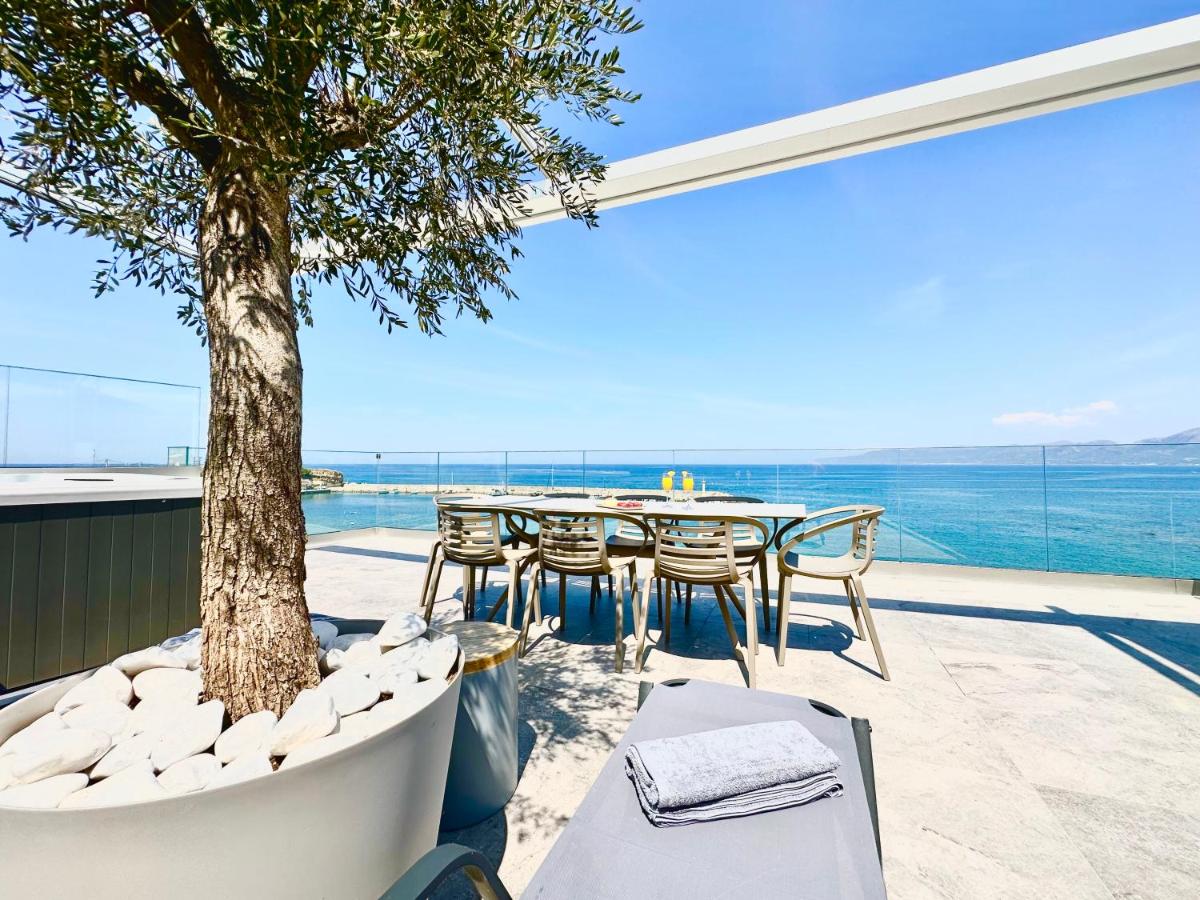 Skipper Beachfront Suites - Housity