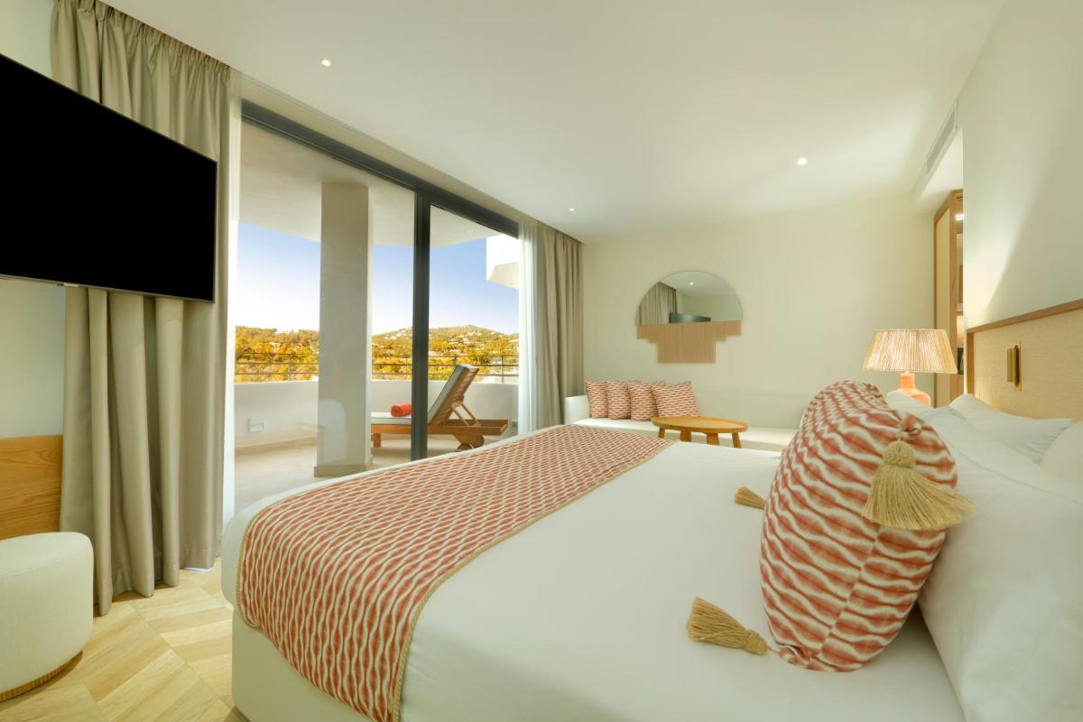 Cama o camas de una habitación en TRS Ibiza Hotel - Adults Only