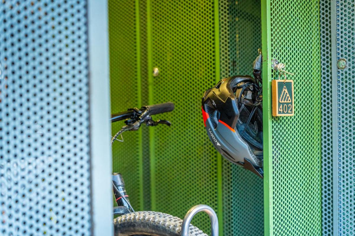 Montar en bicicleta en Tuc Blanc o alrededores