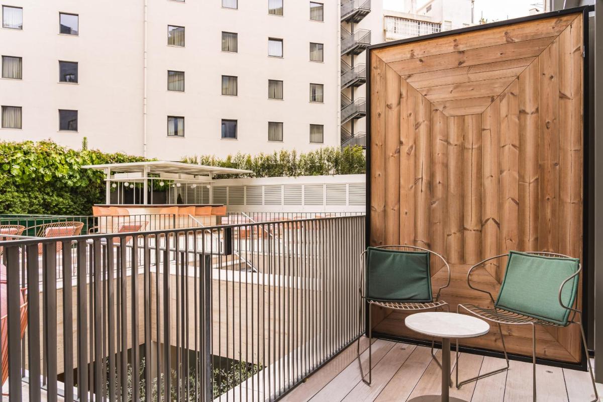 Uma varanda ou terraço em LUSTER Hotel