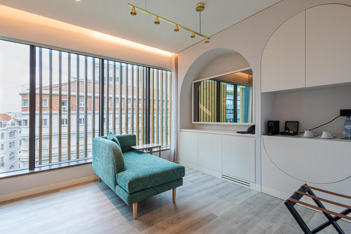 A cozinha ou kitchenette de LUSTER Hotel