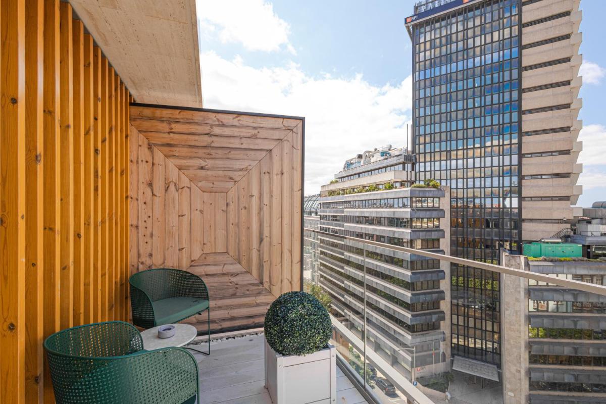 Uma varanda ou terraço em LUSTER Hotel