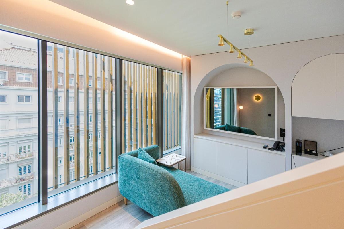 Uma televisão e/ou sistema de entretenimento em LUSTER Hotel
