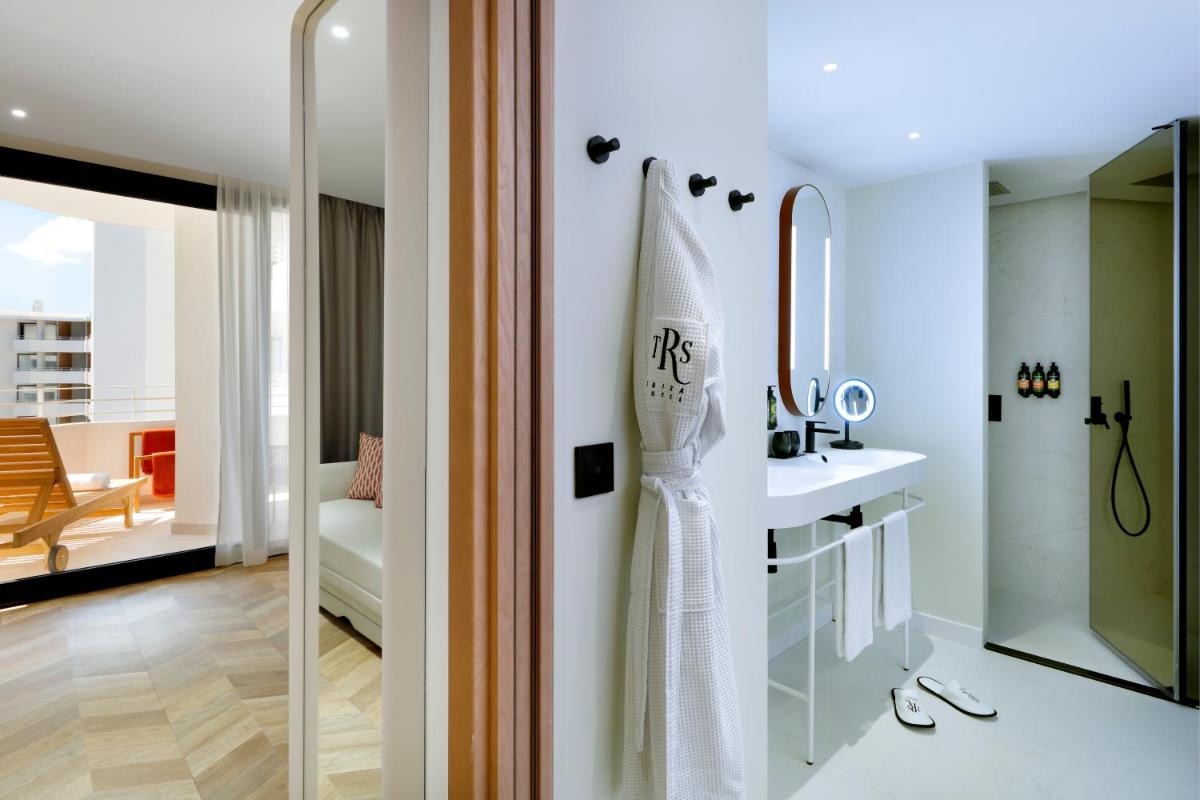 Un baño de TRS Ibiza Hotel - Adults Only