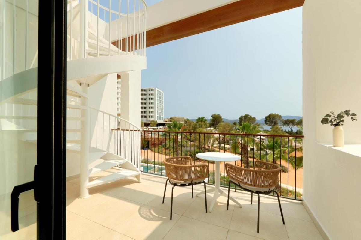 Un balcón o terraza de TRS Ibiza Hotel - Adults Only
