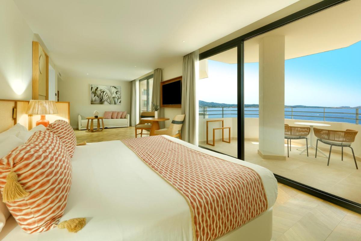 Cama o camas de una habitación en TRS Ibiza Hotel - Adults Only