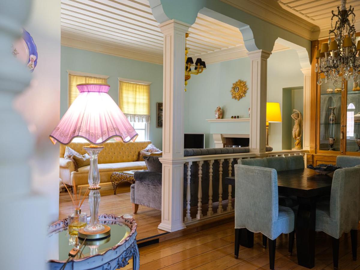 3BR Venetian-style Villa in Mytilene City Centre - Housity