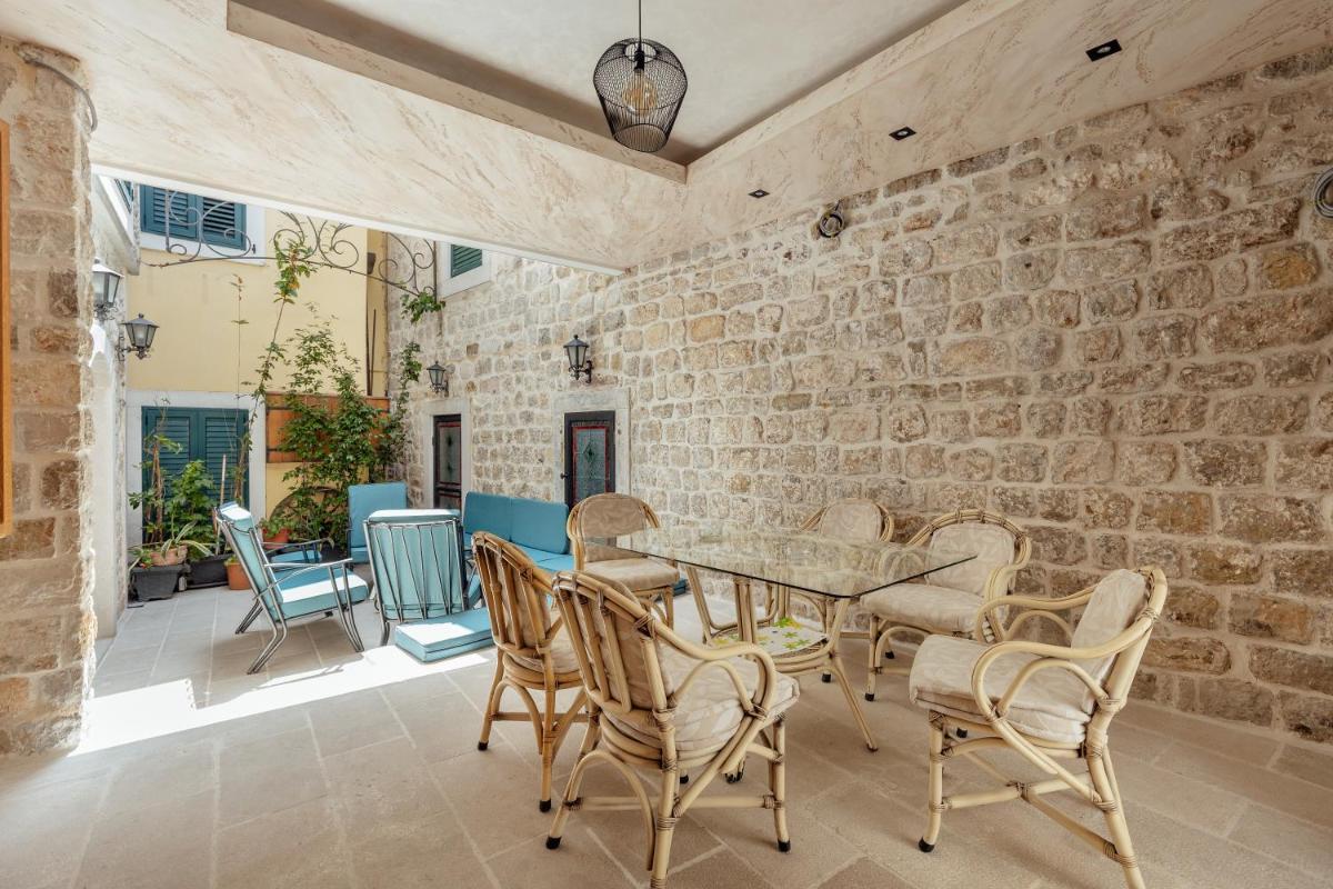Guesthouse Villa Stari Grad - Housity