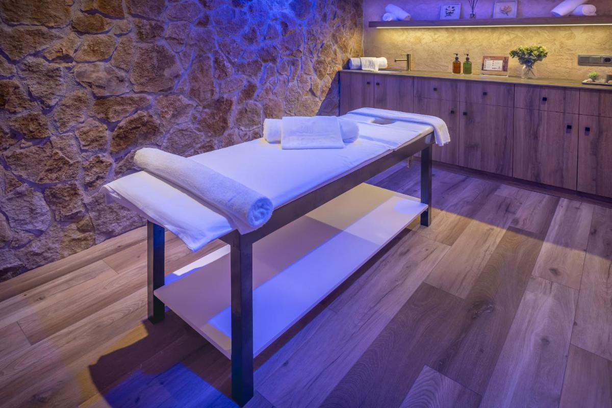 Spa o instalaciones de bienestar en Hotel GHT Neptuno-Tossa & Venus SPA