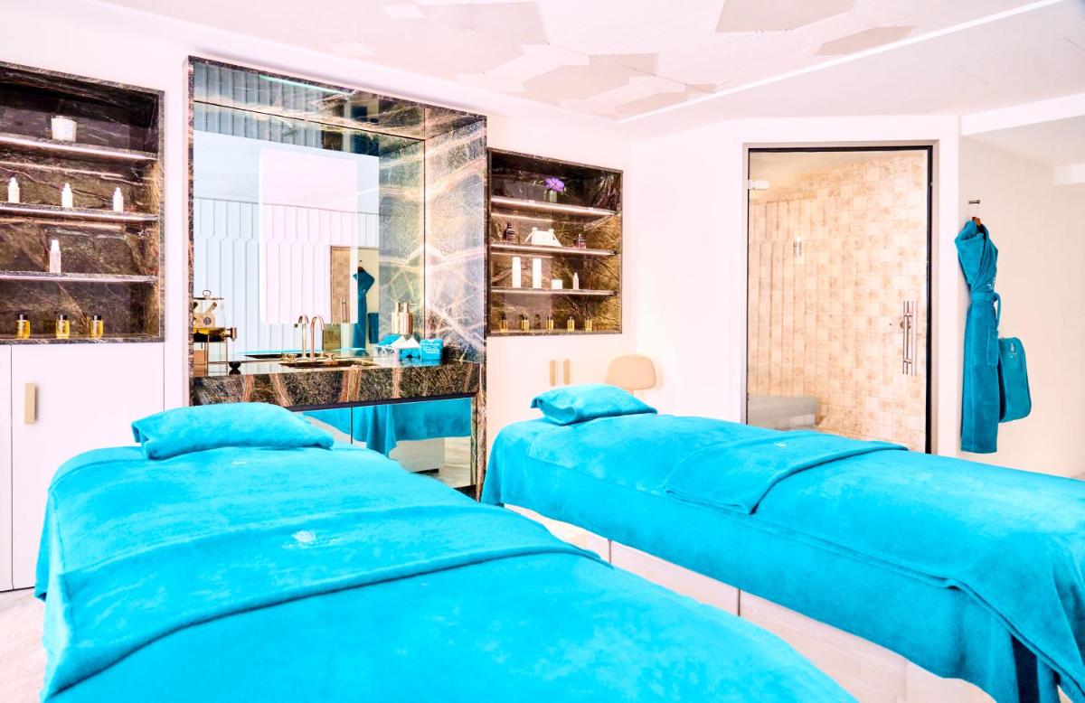 Coin salon dans l'établissement Carlton Cannes, a Regent Hotel