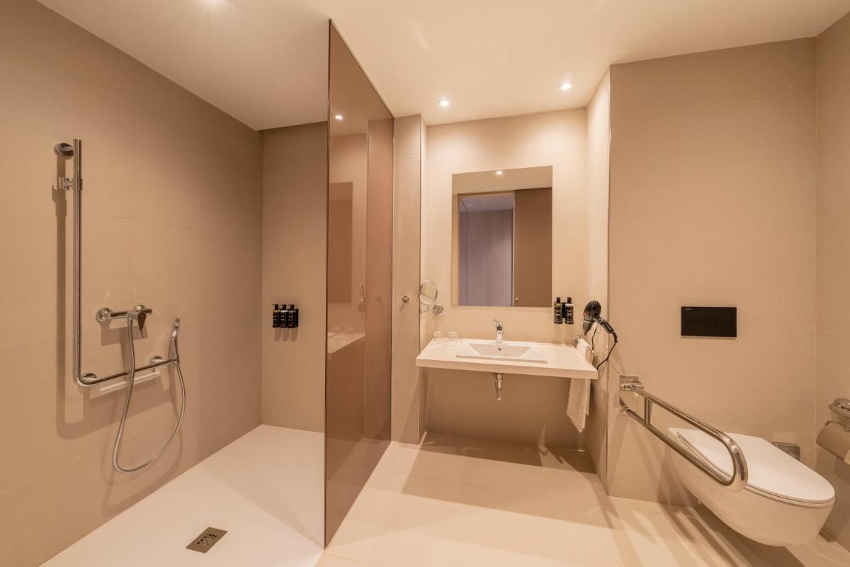 Un baño de Eurostars Oasis Marbella