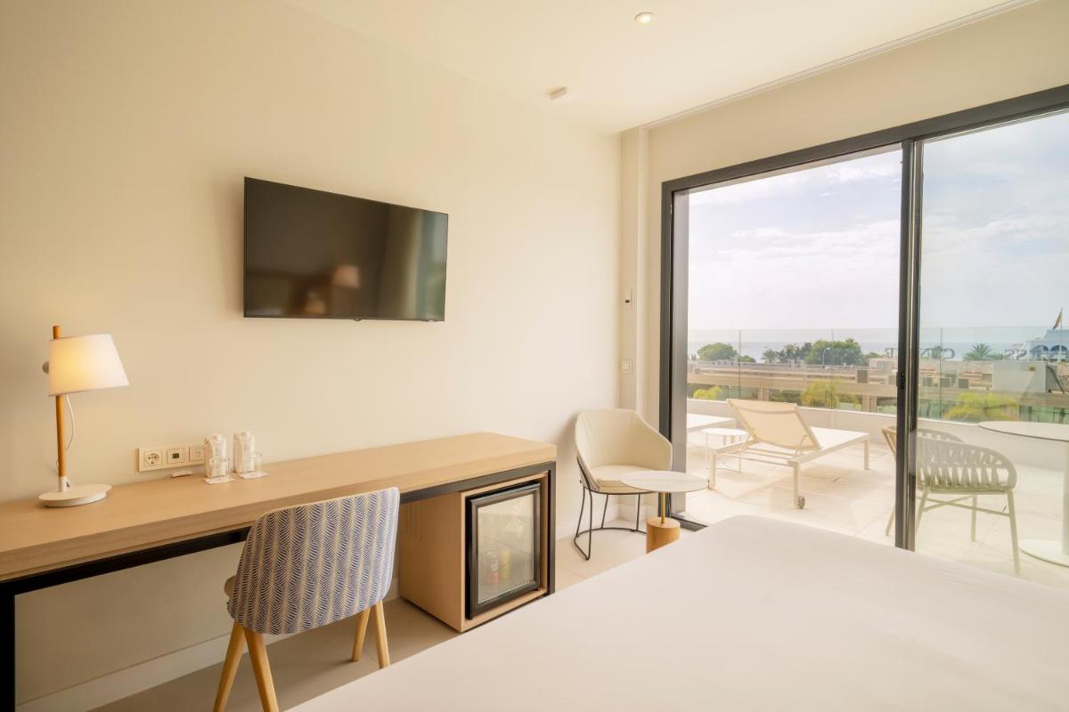 Cama o camas de una habitación en Eurostars Oasis Marbella