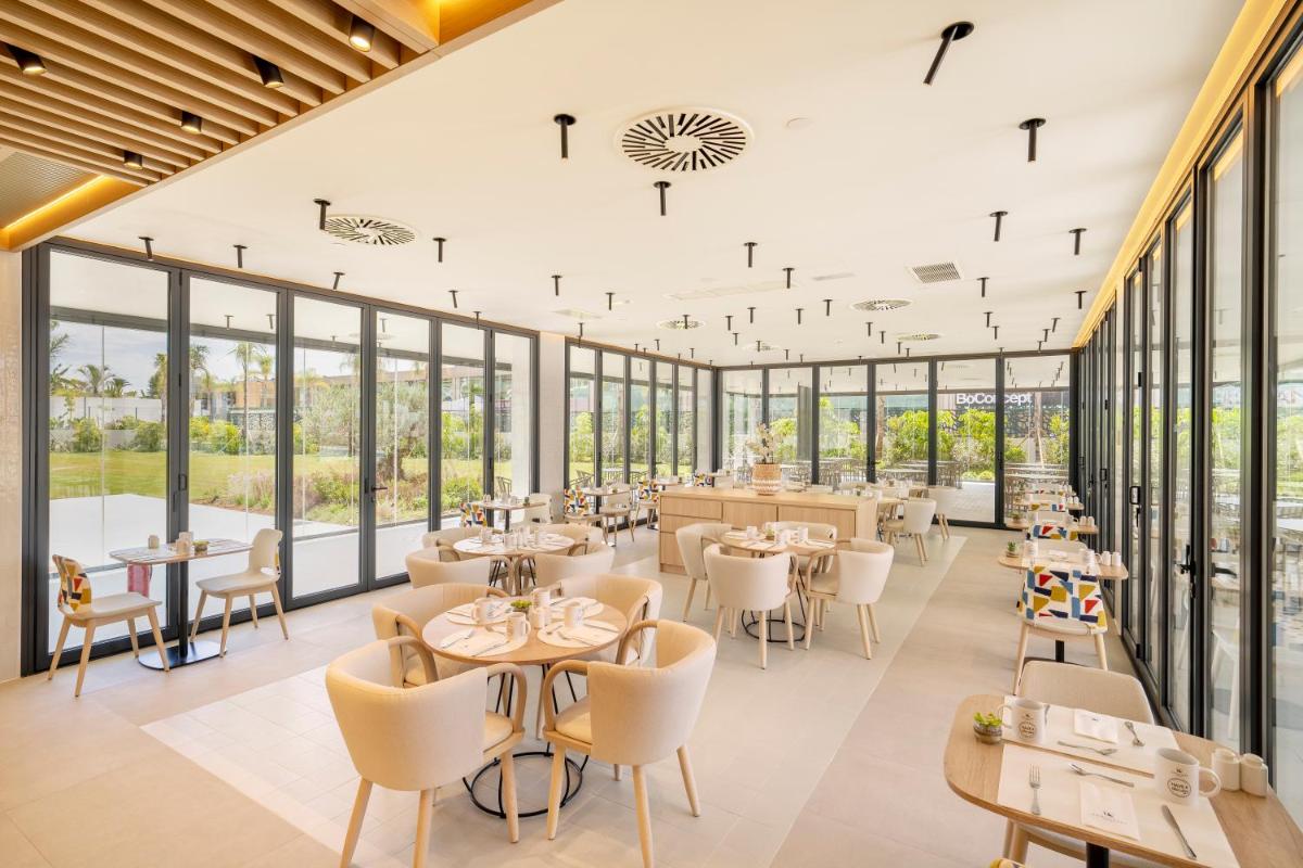 Un restaurante o sitio para comer en Eurostars Oasis Marbella