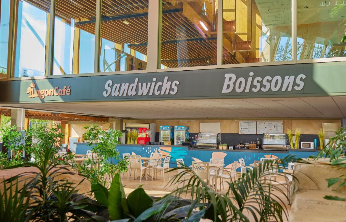 Un restaurante o sitio para comer en Center Parcs Villages Nature Paris