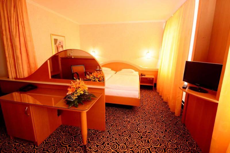 Hotel Eroplán - Housity