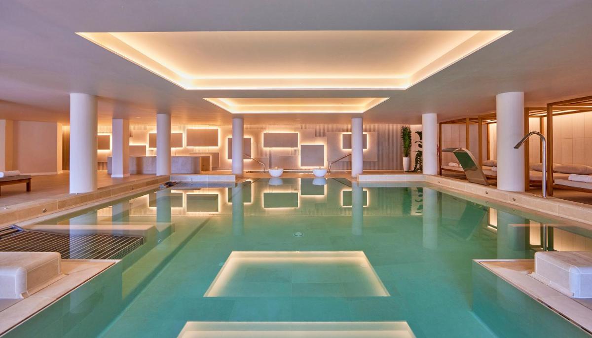 Piscina en o cerca de Universal Grand León & Spa