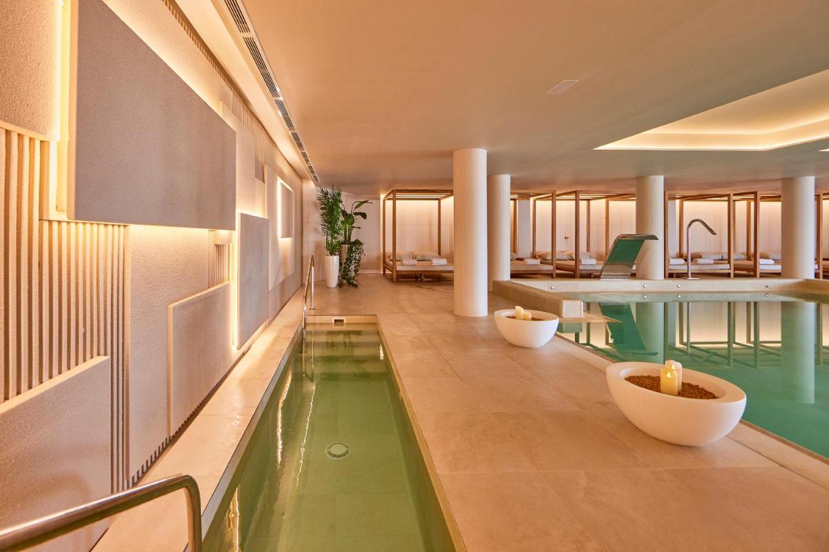 Piscina en o cerca de Universal Grand León & Spa