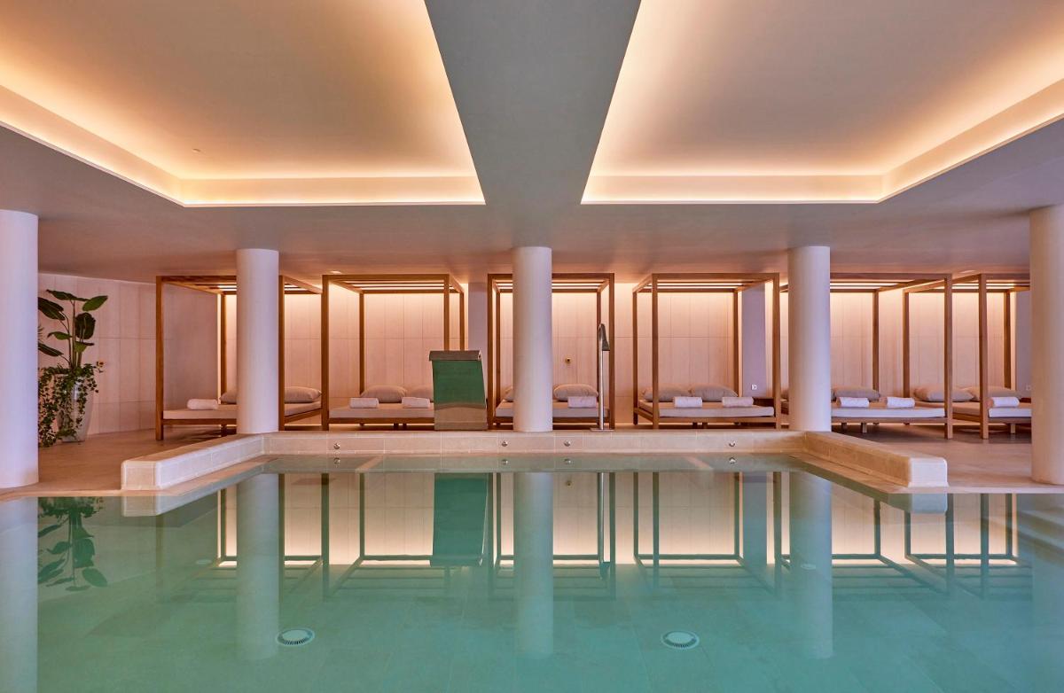 Piscina en o cerca de Universal Grand León & Spa